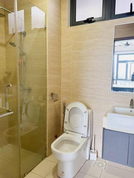 Service Residence for Sale at Crescent Bay Suites (Teluk Bayu) - Edwin Toh - Bathroom - PropertyGuru.com.my