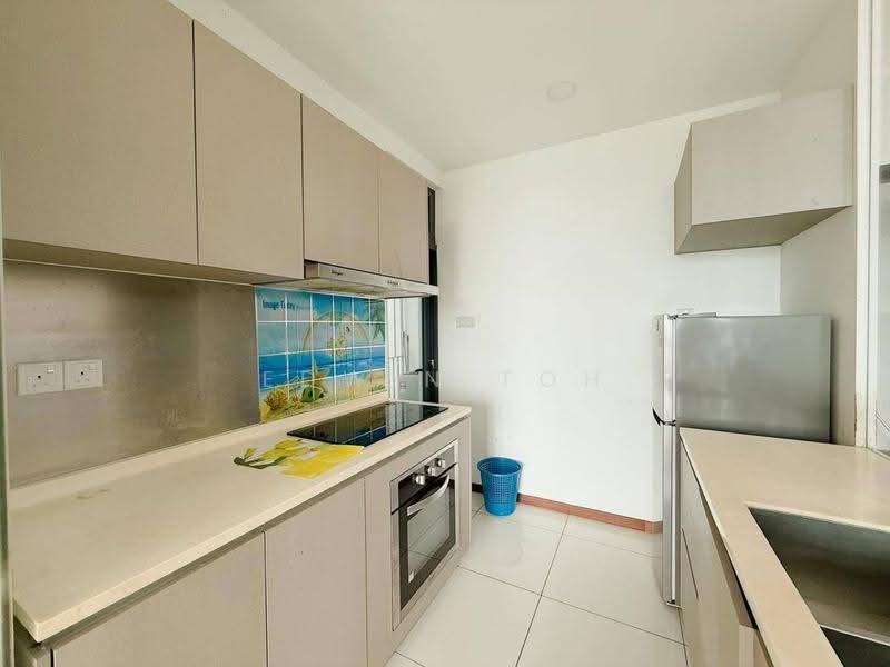 Service Residence for Sale at Crescent Bay Suites (Teluk Bayu) - Edwin Toh - Kitchen - PropertyGuru.com.my