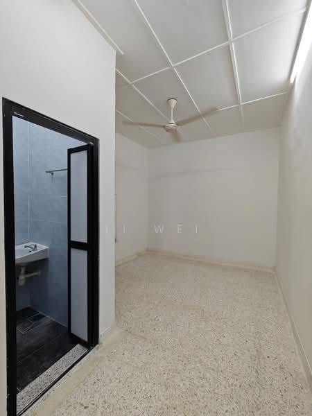 1.5-storey Terraced House for Rent in Taman Molek (Johor Bahru) - Li Wei - PropertyGuru.com.my