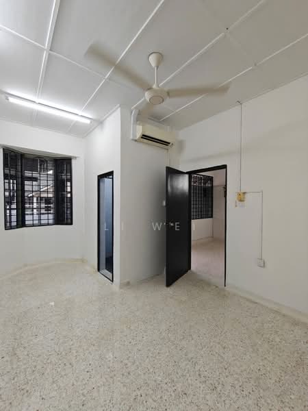 1.5-storey Terraced House for Rent in Taman Molek (Johor Bahru) - Li Wei - PropertyGuru.com.my