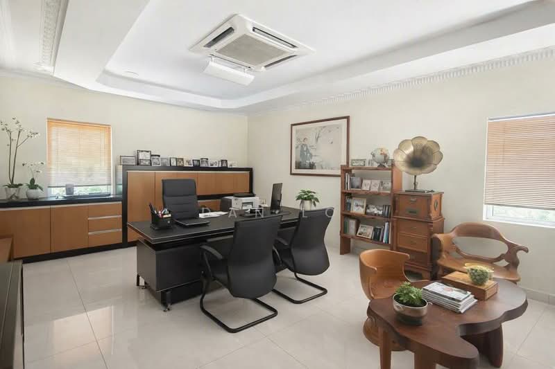 Commercial Bungalow for Rent in KL City Centre (Kuala Lumpur) - Dan Lo - Study - PropertyGuru.com.my