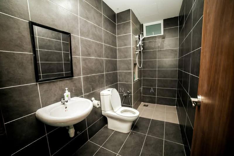Kondominium untuk Dijual di Aura Residence - Lilian Ta - Bathroom - PropertyGuru.com.my