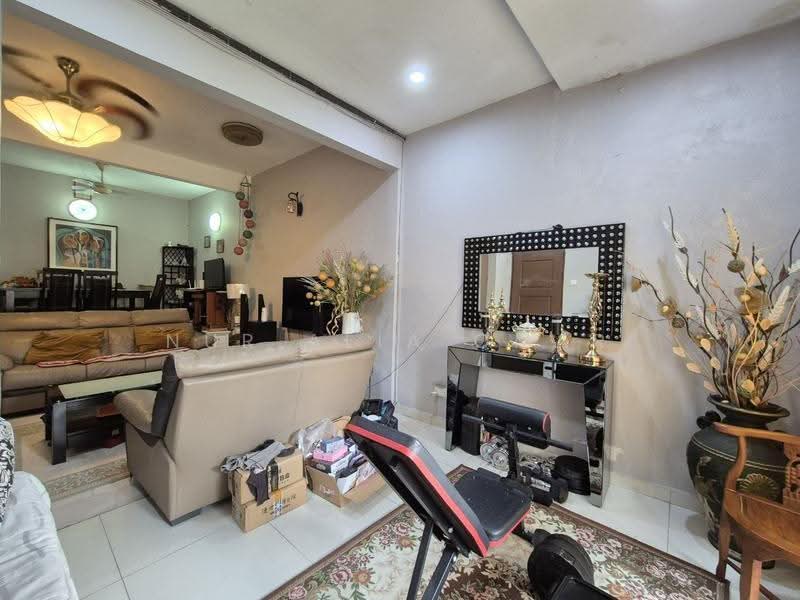 2-storey Terraced House for Sale in SS19 (Subang Jaya) - Nur Alia Omar - Living Room - PropertyGuru.com.my
