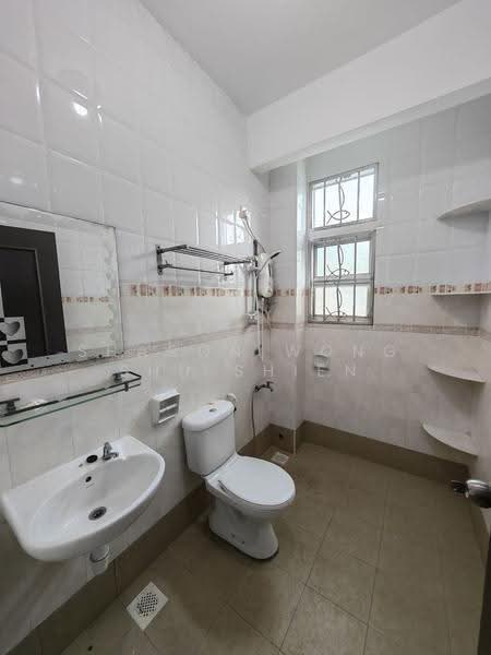 2-storey Terraced House for Rent in Austin (Johor Bahru) - Sharon Wong Shu Shien - Bathroom - PropertyGuru.com.my