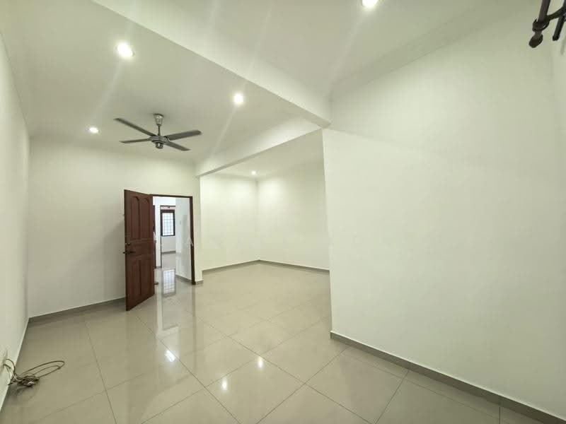 Rumah Teres 2-Tingkat untuk Dijual di Taman Klang Utama (Kapar) - Daniel Kok - Living Room - PropertyGuru.com.my