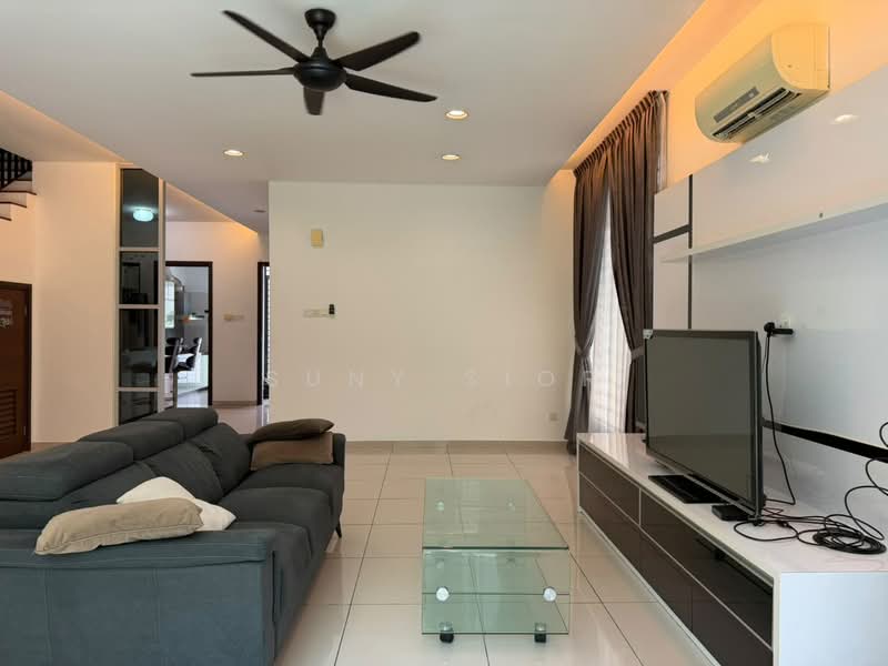Rumah Berkembar untuk Disewa di Senibong (Permas Jaya) - Suny Sior - Living Room - PropertyGuru.com.my