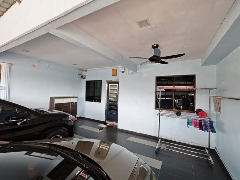 Rumah Teres 1-Tingkat untuk Dijual di Taman Universiti (Skudai) - Seven Tay - Car Park - PropertyGuru.com.my