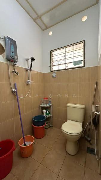 Rumah Teres 2-Tingkat untuk Dijual di Pulau Tikus (Penang) - Kay Wong - Bathroom - PropertyGuru.com.my