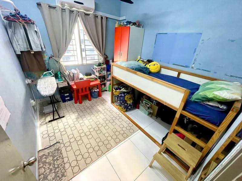 Apartment for Sale at Gapura Bayu - Riza Ahmad - Bedroom - PropertyGuru.com.my