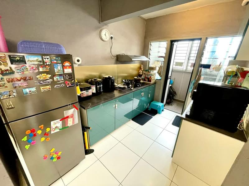 Apartment for Sale at Gapura Bayu - Riza Ahmad - Kitchen - PropertyGuru.com.my