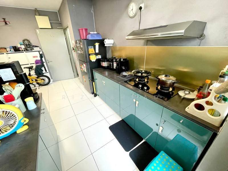 Apartment for Sale at Gapura Bayu - Riza Ahmad - Kitchen - PropertyGuru.com.my