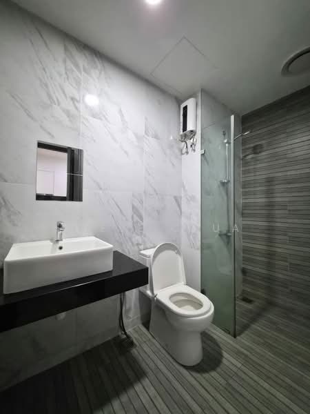 Kediaman Servis untuk Disewa di Emporis - Steve Chua - Bathroom - PropertyGuru.com.my
