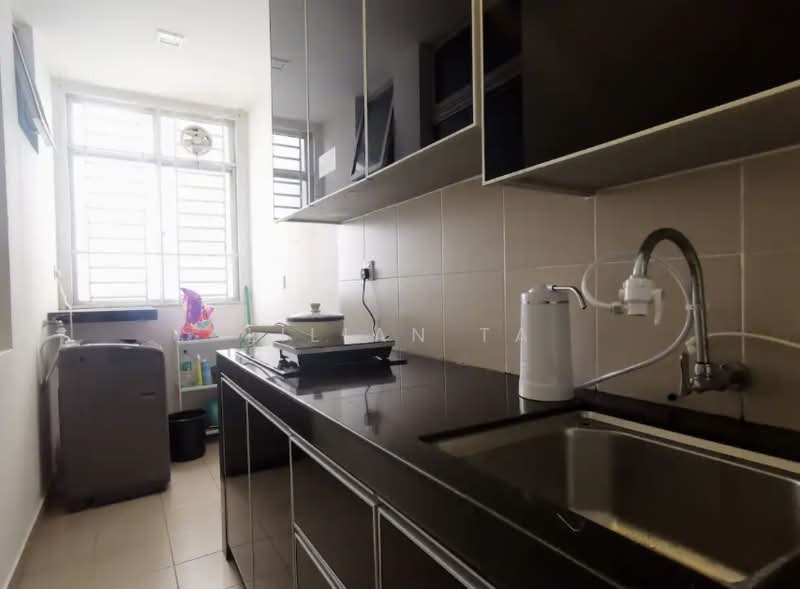 Service Residence for Sale at B11 Parkland Residence - Lilian Ta - Kitchen - PropertyGuru.com.my