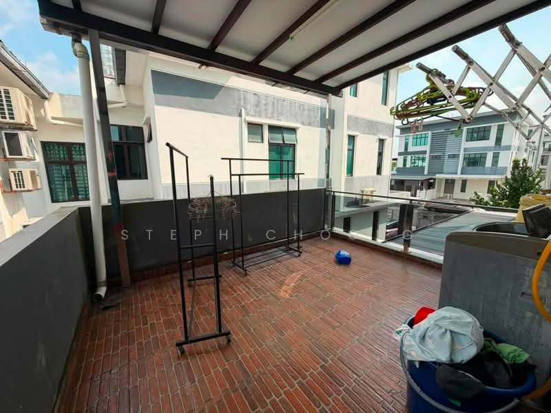 Rumah Teres 3-Tingkat untuk Dijual di Taman Mutiara Mas (Skudai) - Steph Choong - Balcony - PropertyGuru.com.my