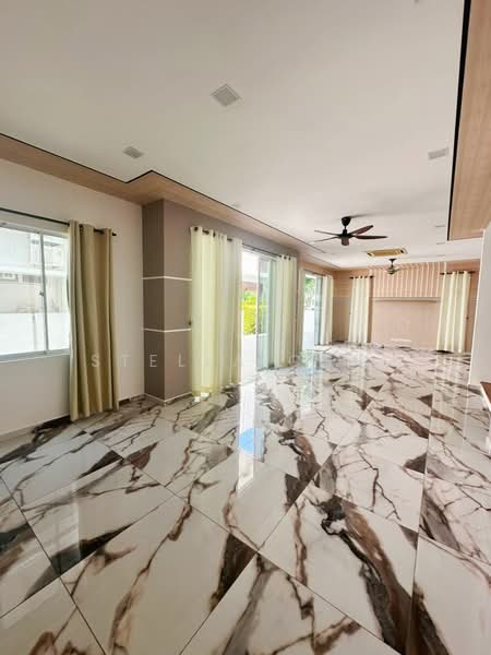 Link Bungalow for Sale in Senibong Cove (Masai) - Stella Chia - Living Room - PropertyGuru.com.my