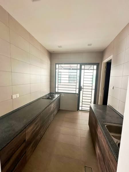 Link Bungalow for Sale in Senibong Cove (Masai) - Stella Chia - Kitchen - PropertyGuru.com.my