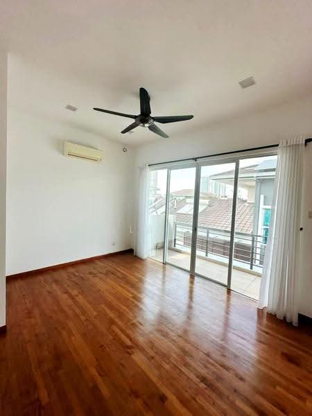 Link Bungalow for Sale in Senibong Cove (Masai) - Stella Chia - Balcony - PropertyGuru.com.my