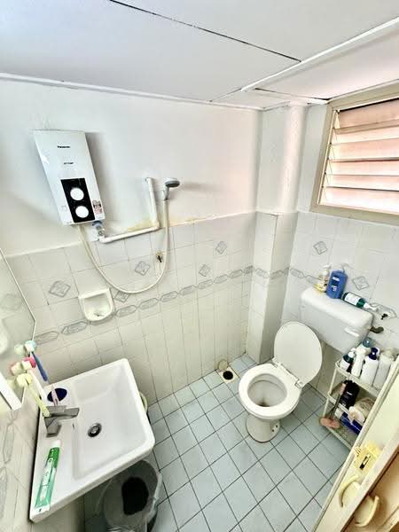 Pangsapuri untuk Dijual di Subang Perdana Goodyear Court 8 - Carlson Chee - Bathroom - PropertyGuru.com.my