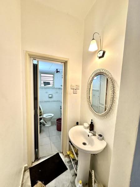 Pangsapuri untuk Dijual di Subang Perdana Goodyear Court 8 - Carlson Chee - Bathroom - PropertyGuru.com.my