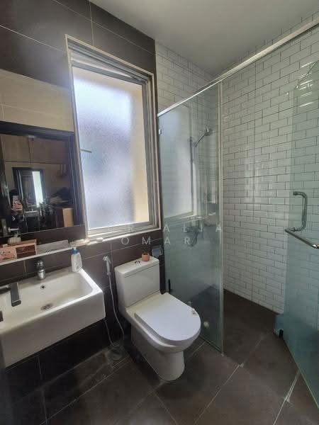 Rumah Berkembar untuk Dijual di Setia Eco Park (Setia Alam) - Nur Alia Omar - Bathroom - PropertyGuru.com.my