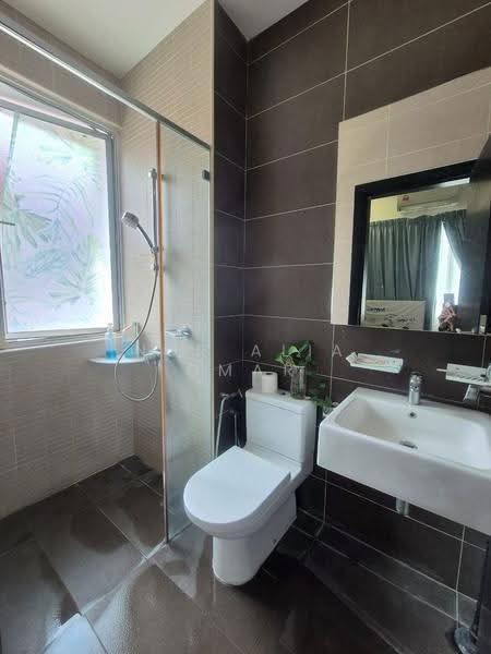 Rumah Berkembar untuk Dijual di Setia Eco Park (Setia Alam) - Nur Alia Omar - Bathroom - PropertyGuru.com.my