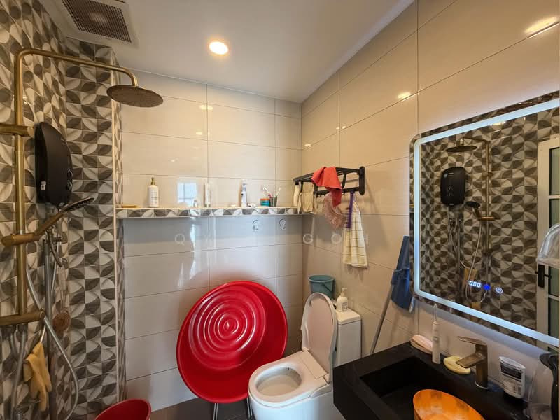 Rumah Teres untuk Dijual di Island Glades (Jelutong) - Qyan Goh - Bathroom - PropertyGuru.com.my
