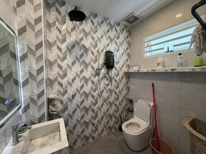 Rumah Teres untuk Dijual di Island Glades (Jelutong) - Qyan Goh - Bathroom - PropertyGuru.com.my