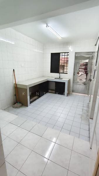 Terraced House for Rent in Taman Desa Cemerlang (Ulu Tiram) - Kent Yap - Kitchen - PropertyGuru.com.my