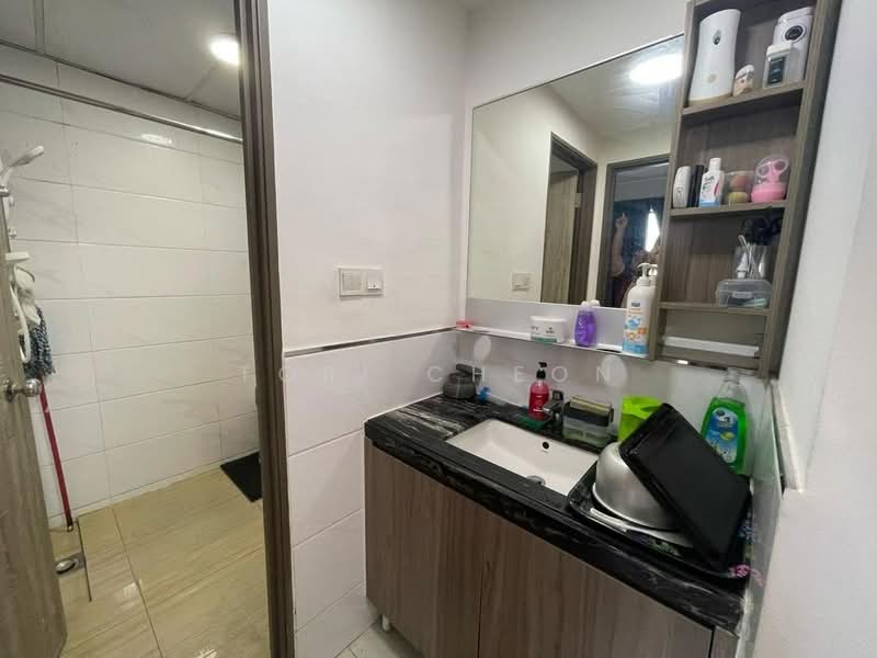 Service Residence for Sale at Country Garden Central Park - Tori Cheon - Bathroom - PropertyGuru.com.my