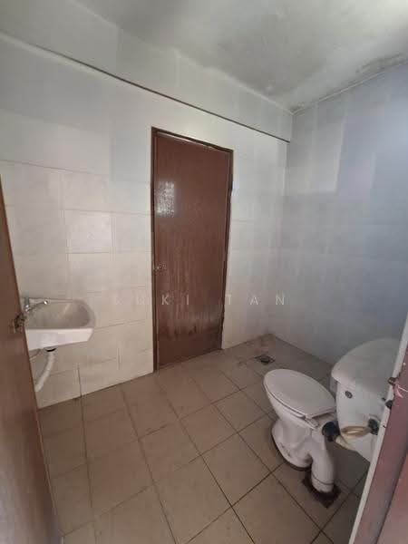 Rumah Teres 2-Tingkat untuk Dijual di Taman Wahyu (Batu Caves) - Suki Tan - Bathroom - PropertyGuru.com.my