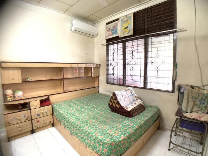1-storey Terraced House for Rent in Lima Kedai (Skudai) - Alan Ler - Bedroom - PropertyGuru.com.my