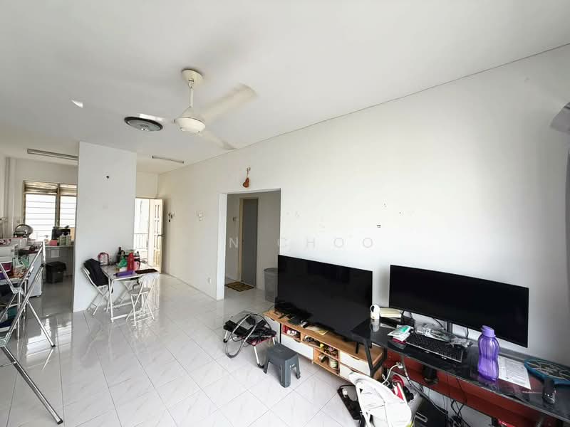 Kondominium untuk Dijual di Relau Indah Condominium - Jen Choo - Living Room - PropertyGuru.com.my
