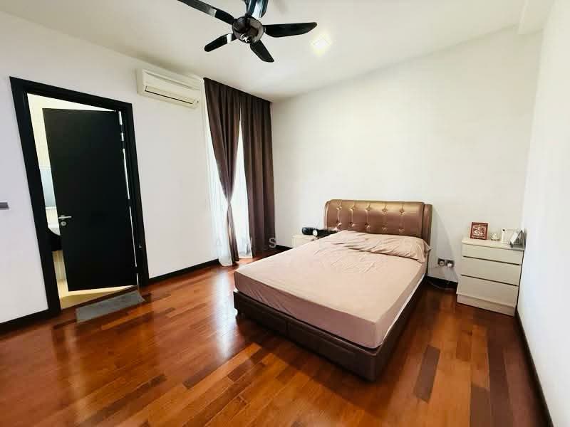 Townhouse for Sale in Bukit Gita Bayu (Seri Kembangan) - Evanslee . - Bedroom - PropertyGuru.com.my