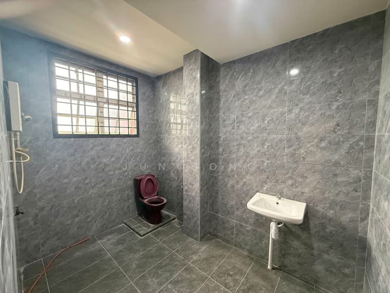 Rumah Teres 2-Tingkat untuk Dijual di Skudai (Johor) - Jun Song - Bathroom - PropertyGuru.com.my