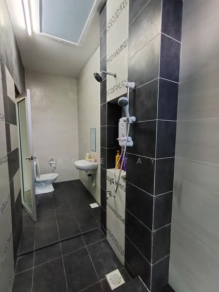Kondominium untuk Dijual di The Seed Taman Sutera Utama - Anne Tay - Bathroom - PropertyGuru.com.my