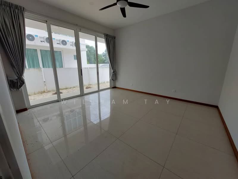 Bungalow House for Sale in Senibong Cove (Masai) - William Tay - Living Room - PropertyGuru.com.my