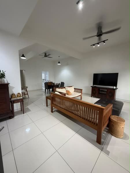 Rumah Teres untuk Dijual di Bandar Country Homes (Rawang) - SK Luk - Living Room - PropertyGuru.com.my