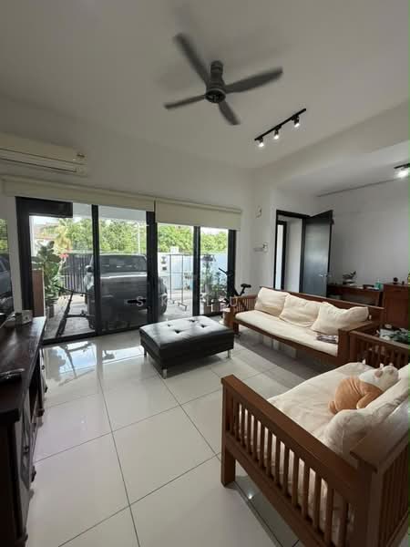 Rumah Teres untuk Dijual di Bandar Country Homes (Rawang) - SK Luk - Living Room - PropertyGuru.com.my