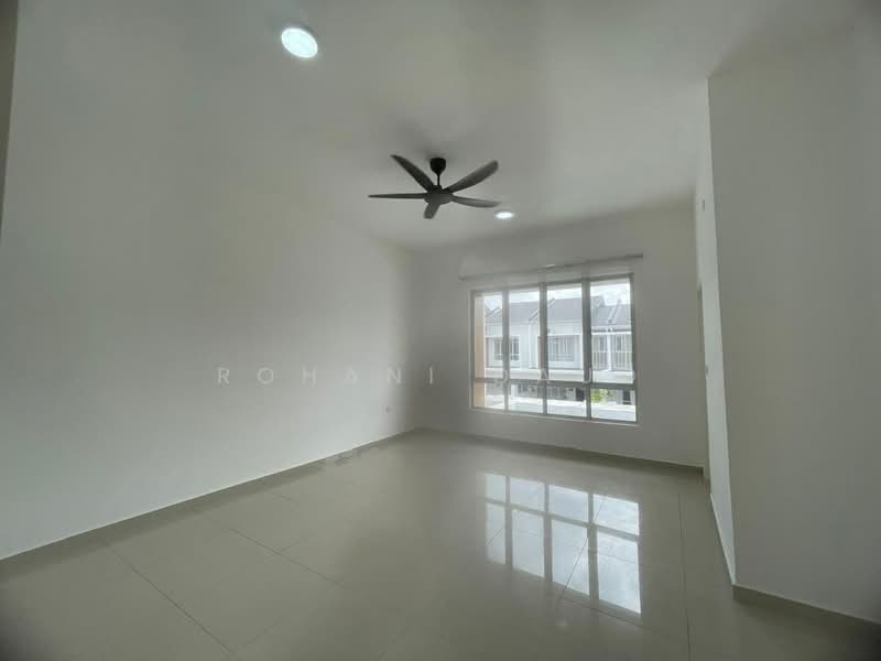 Rumah Teres 2-Tingkat untuk Disewa di Bandar Sri Sendayan (Negeri Sembilan) - Rohani Daud - Living Room - PropertyGuru.com.my