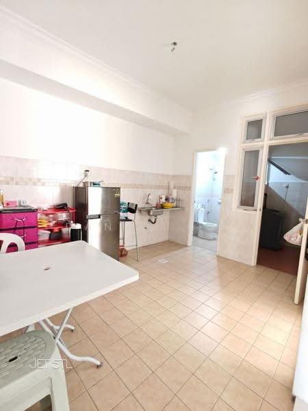Cluster House for Sale in Setia Impian (Setia Alam) - Daniel Kok - Kitchen - PropertyGuru.com.my