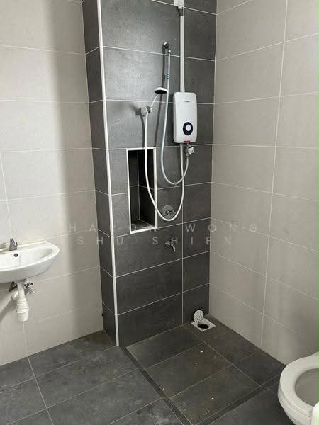 Rumah Teres 2-Tingkat untuk Disewa di Taman Austin Duta (Tebrau) - Sharon Wong Shu Shien - Bathroom - PropertyGuru.com.my