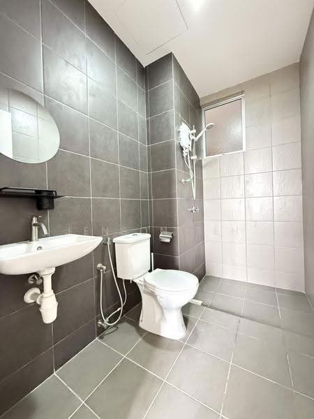 Kediaman Servis untuk Disewa di MKH Boulevard II - Jenson Teh - Bathroom - PropertyGuru.com.my
