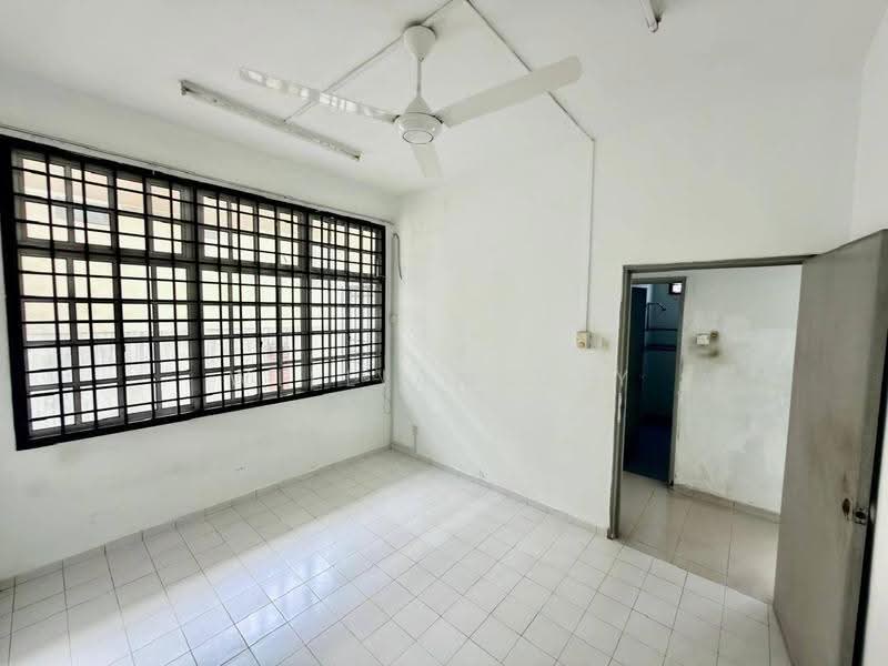 Semi-Detached House for Sale in Taman Munsyi Ibrahim (Johor Bahru) - William Tay - Interior - PropertyGuru.com.my