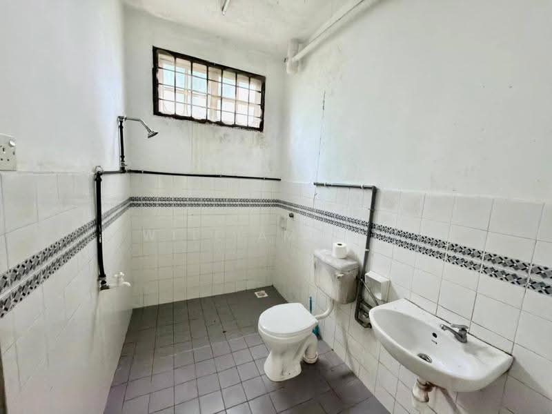Semi-Detached House for Sale in Taman Munsyi Ibrahim (Johor Bahru) - William Tay - Bathroom - PropertyGuru.com.my