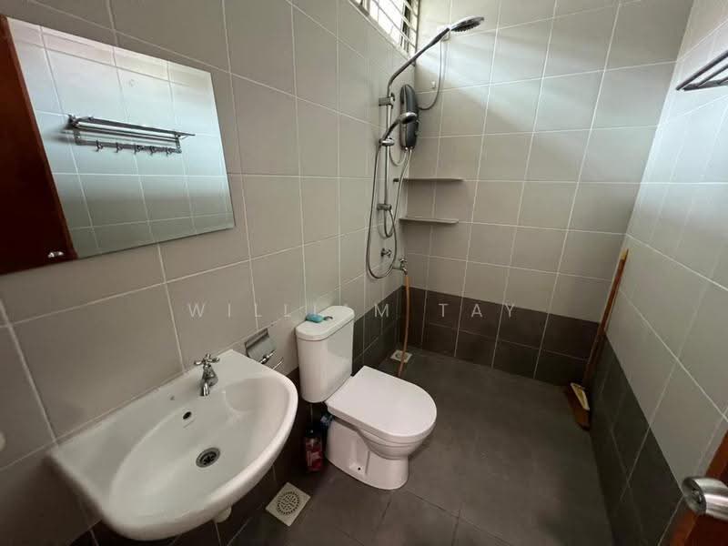 Cluster House for Sale in Taman Sutera Utama (Skudai) - William Tay - Bathroom - PropertyGuru.com.my