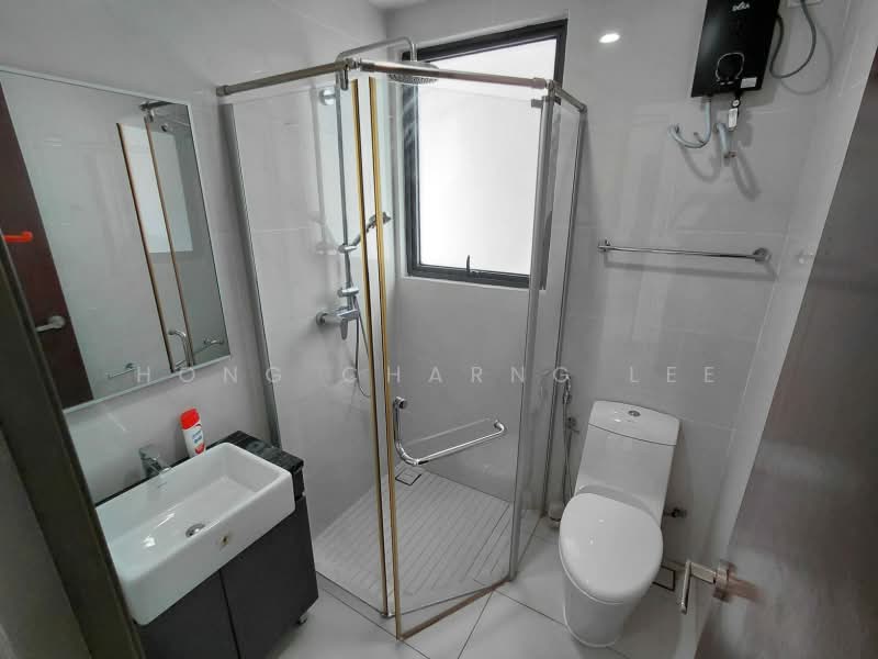 Condominium for Rent at Bay Laurel @ Country Garden Danga Bay - Hong Charng Lee - Bathroom - PropertyGuru.com.my