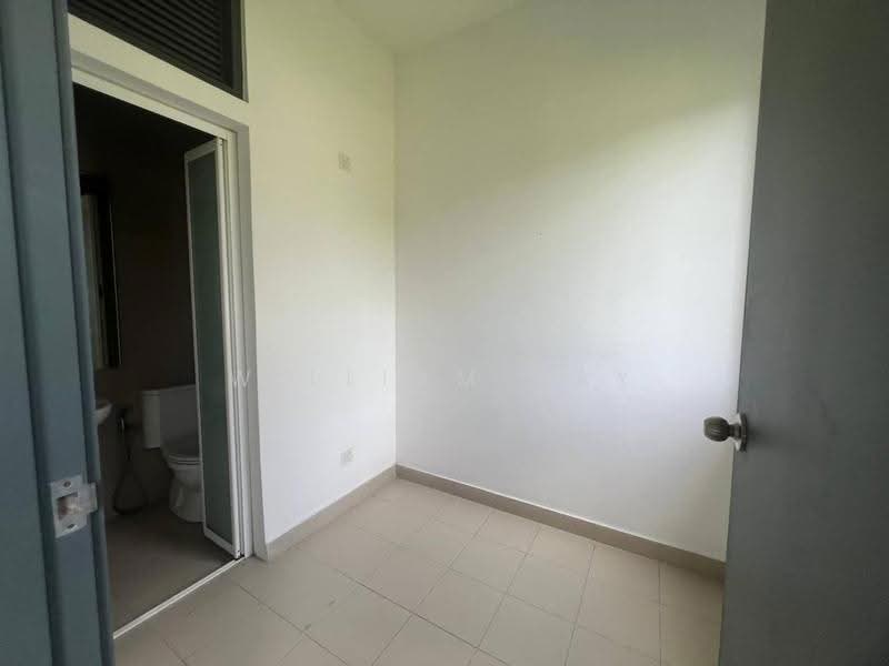 Rumah Berkembar untuk Dijual di Taman Molek (Johor Bahru) - William Tay - Bathroom - PropertyGuru.com.my