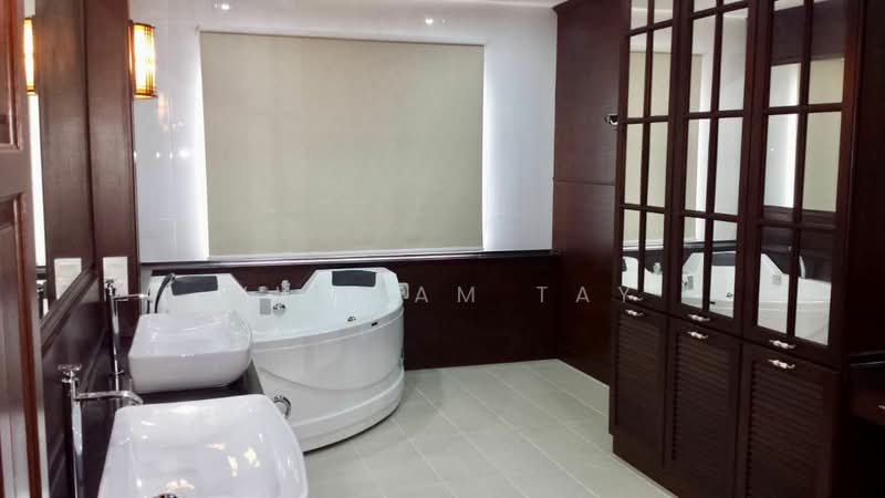 Bungalow House for Sale in Taman Bukit Kempas (Tampoi) - William Tay - Bathroom - PropertyGuru.com.my