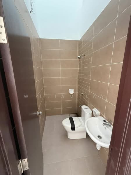 Semi-Detached House for Sale in Bandar Dato Onn (Tebrau) - William Tay - Bathroom - PropertyGuru.com.my
