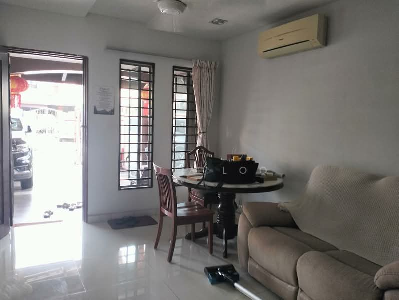 2-storey Terraced House for Sale in Usj 11 (Subang Jaya) - Lydia Loo - Living Room - PropertyGuru.com.my
